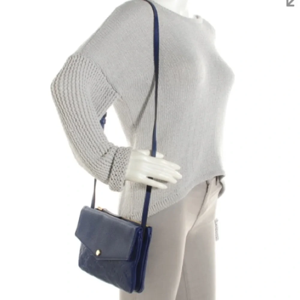 💎DISCONTINUED 💎Louis Vuitton crossbody - Picture 2 of 12